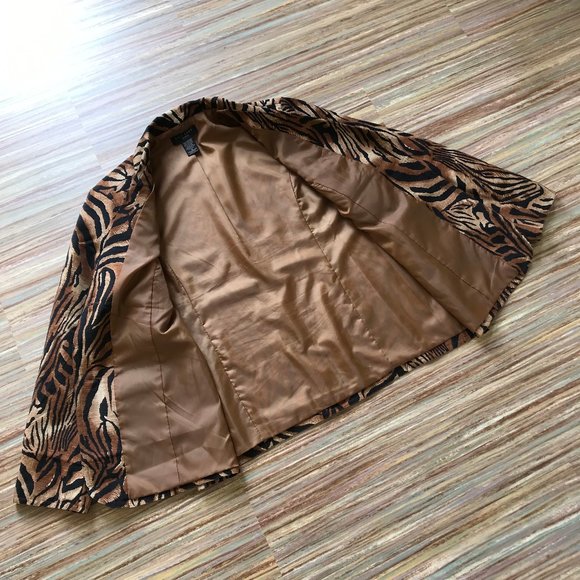 Stylish Brown Animal Print Blazer - Picture 4 of 8